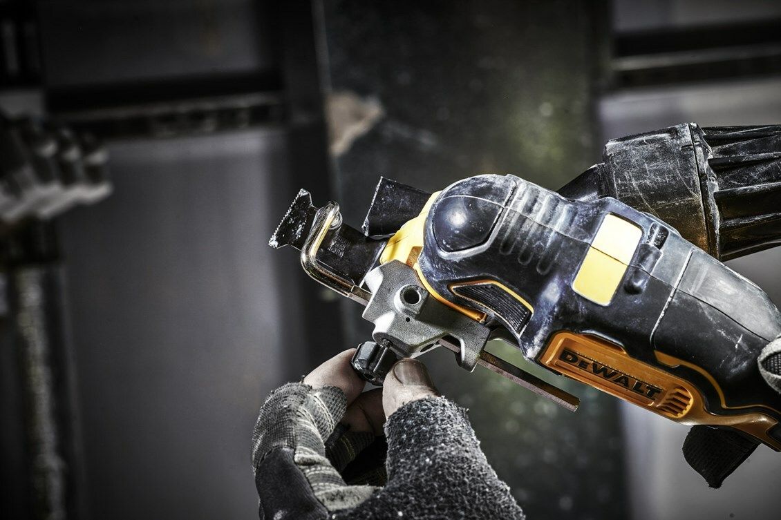 Multitool cu acumulator DeWALT DCS356NT