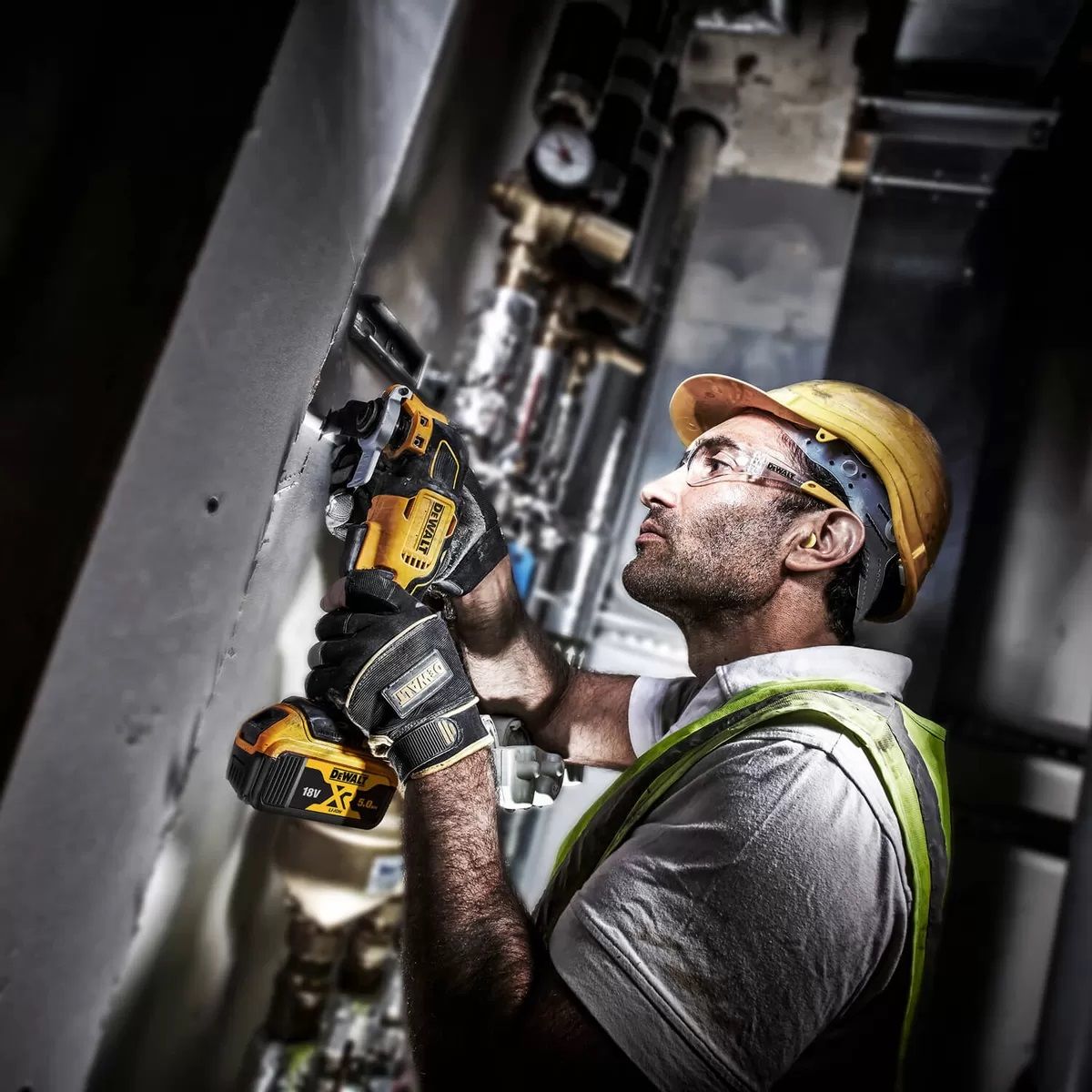 Multitool cu acumulator DeWALT DCS356NT
