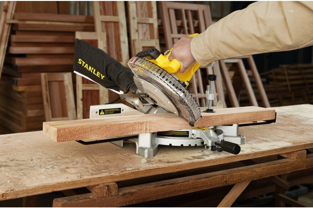 Fierastrau de masa Stanley SM16