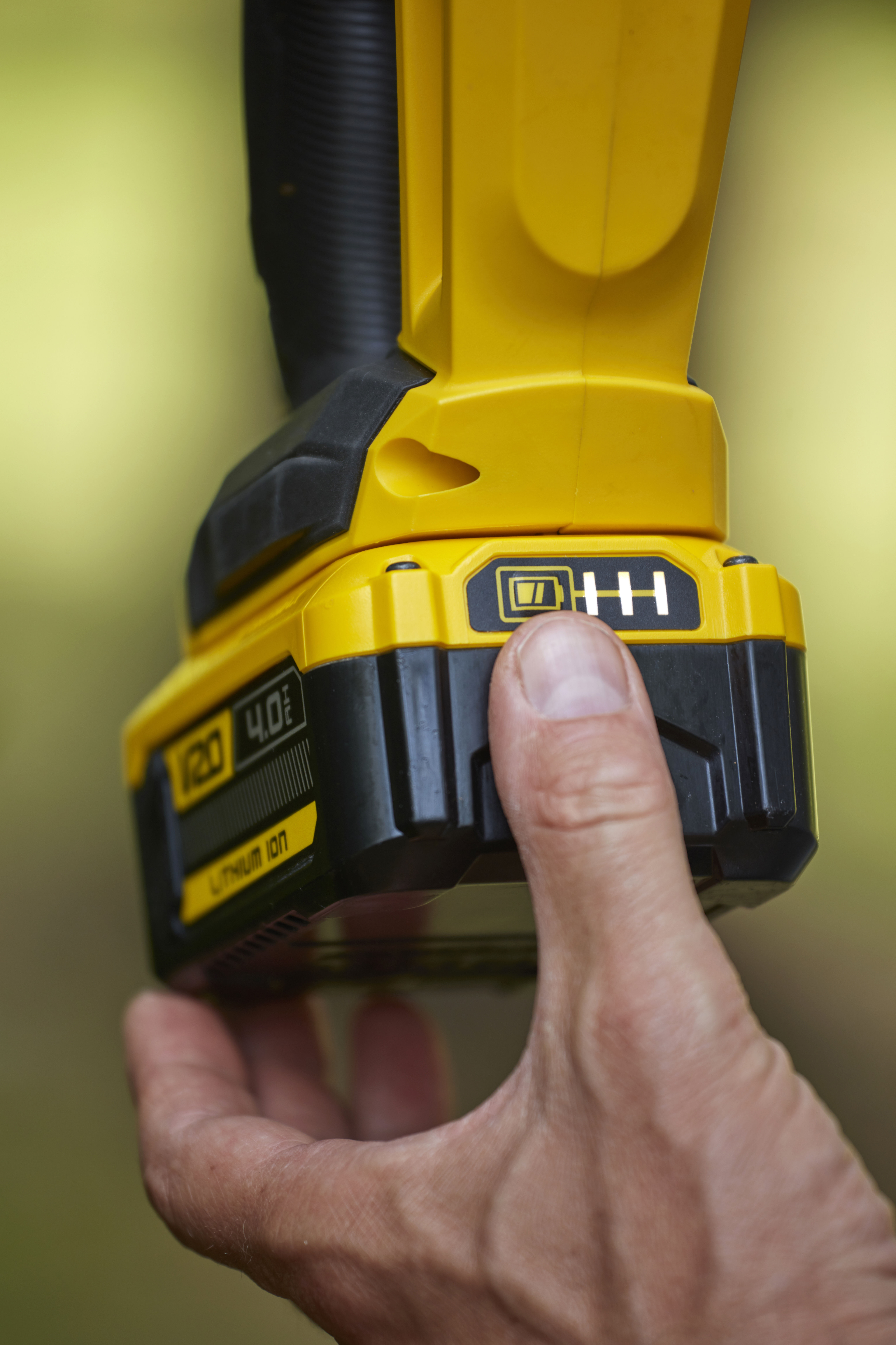 Foarfece pentru  gard viu cu baterii  Stanley FatMax  SFMCHT855M1
