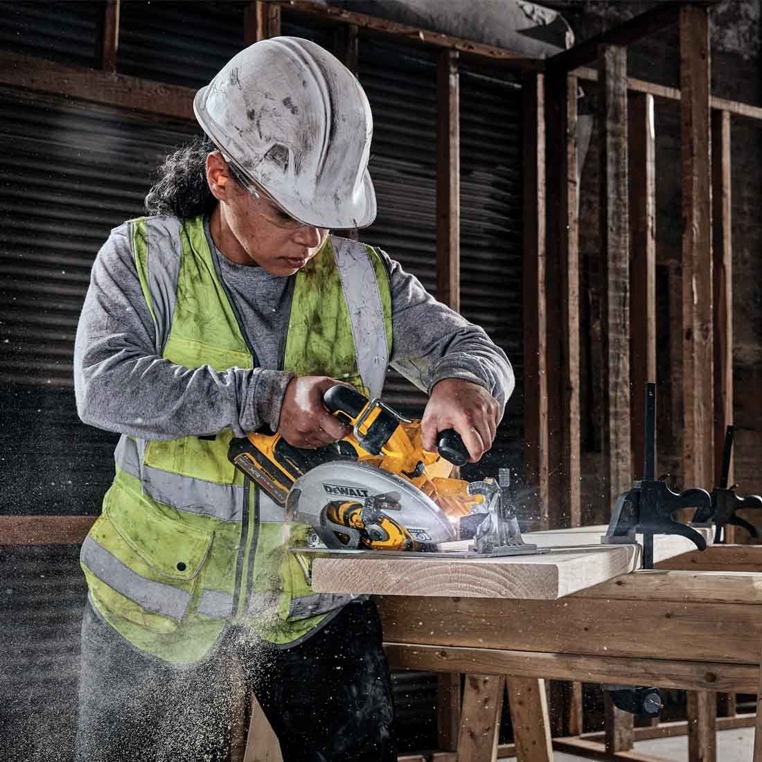 Ferestrau ciurcular Dewalt DCS573NT