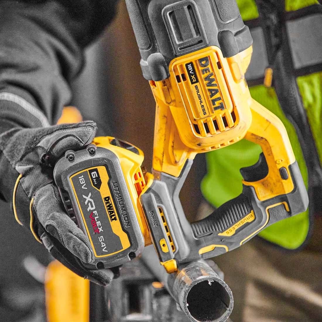 Ferastraie sabie cu acumulator DeWALT DCS386NT
