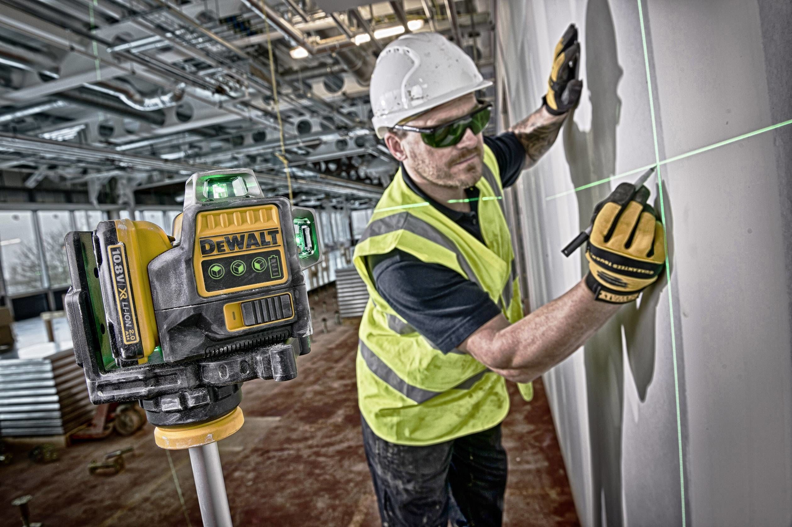 NIVELA LASER DEWALT DCE089D1G18
