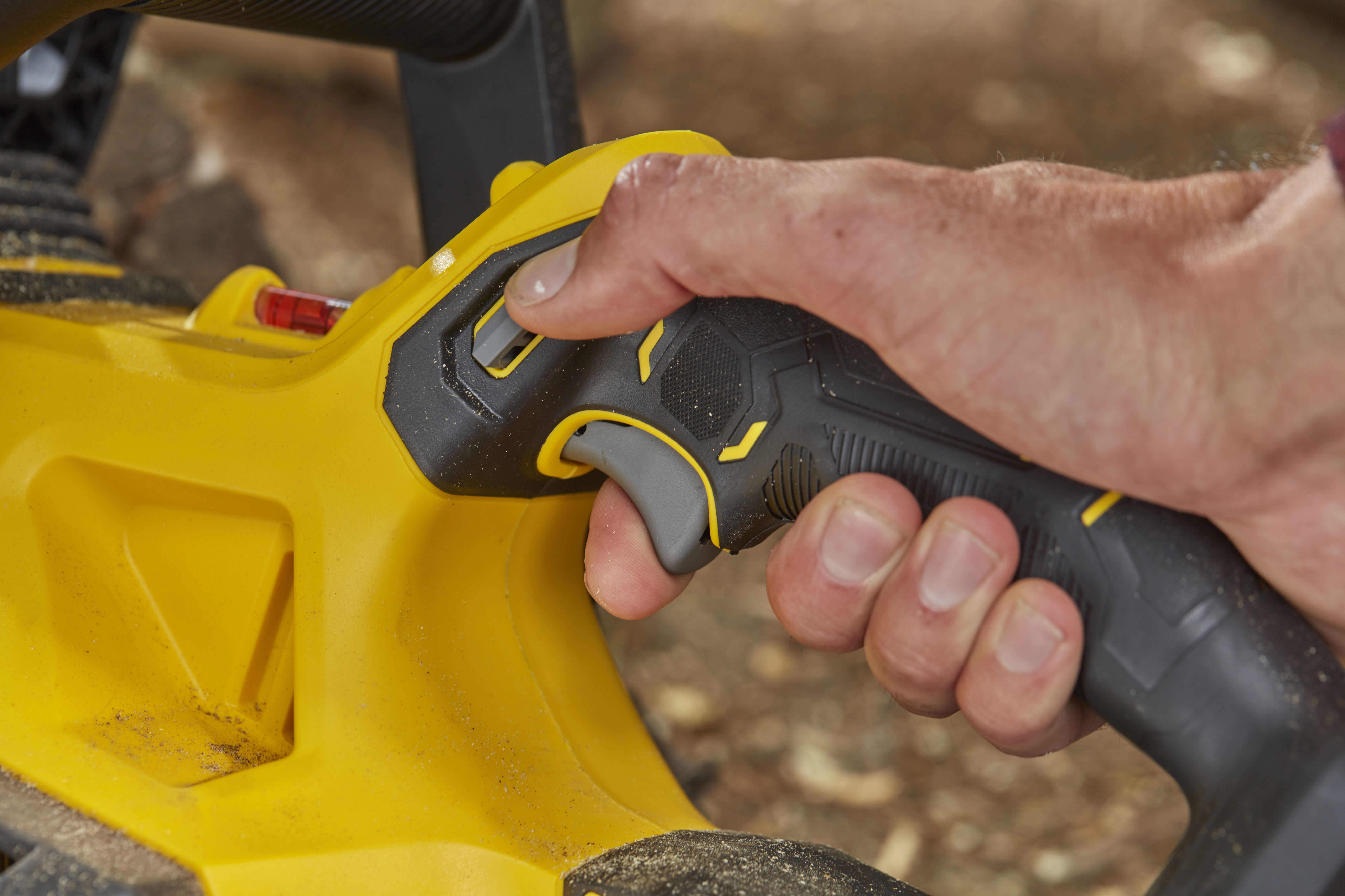 Ferăstrău cu grădină fără fir Stanley FatMax SFMCCS630M1