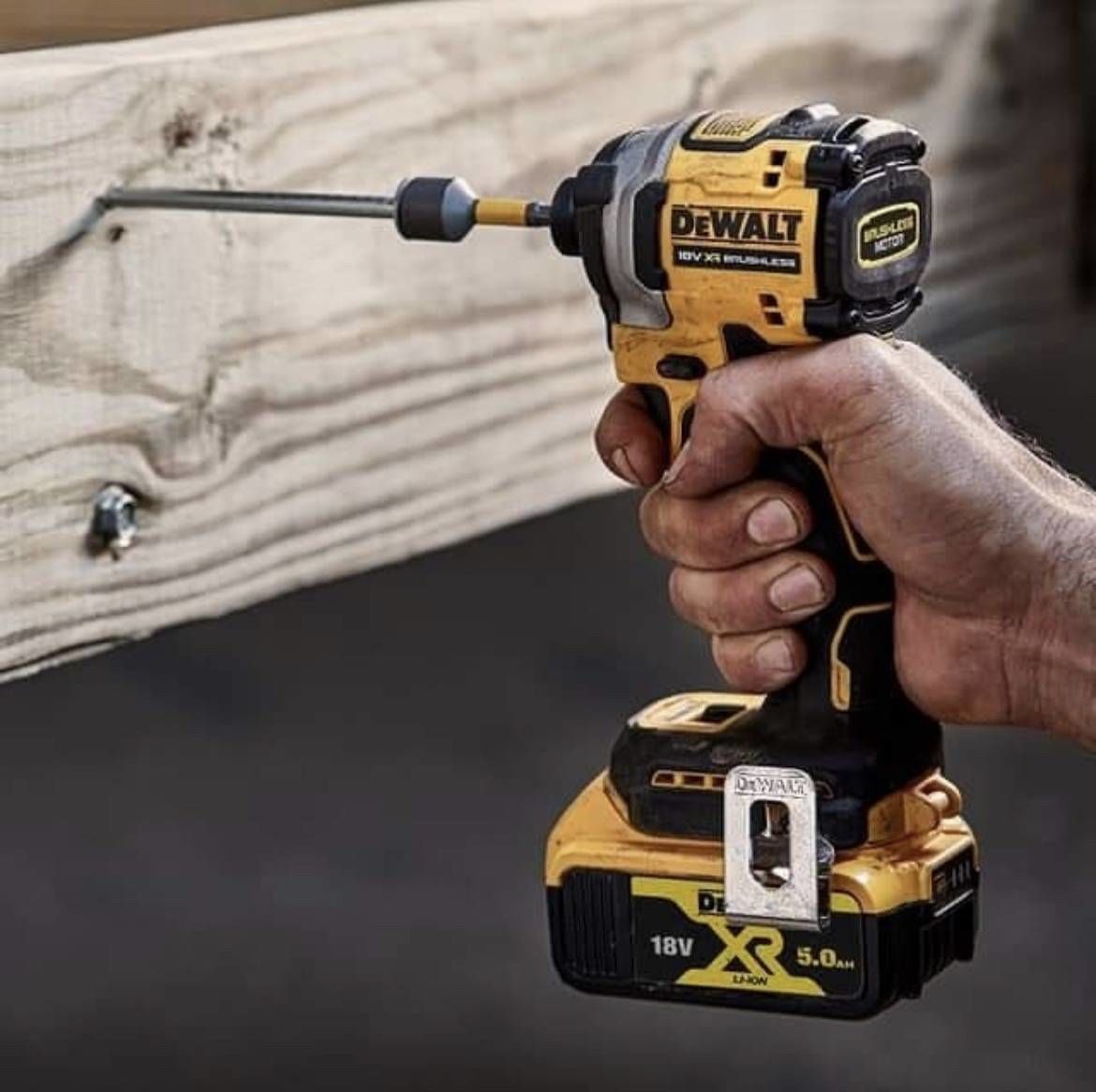 Mașină de inșurubat cu impuls DeWALT DCF850D2T