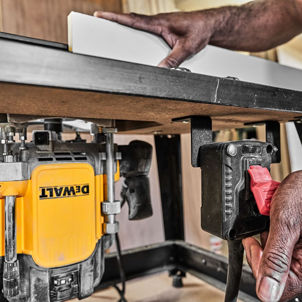 Masina de frezat DeWALT DWE627KT