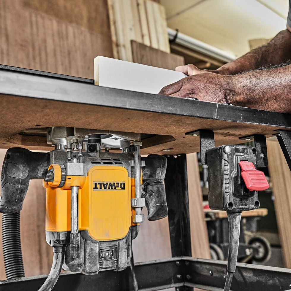 Masina de frezat DeWALT DWE627KT