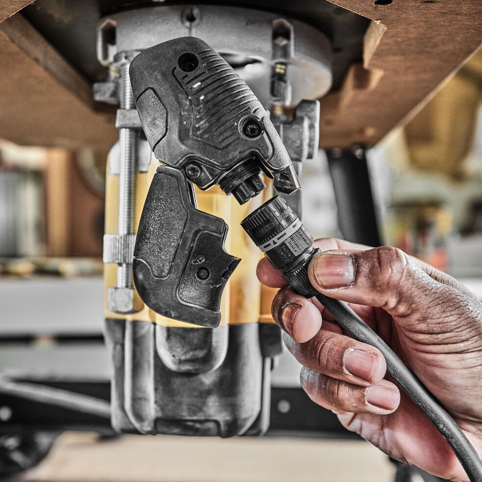 Masina de frezat DeWALT DWE627KT