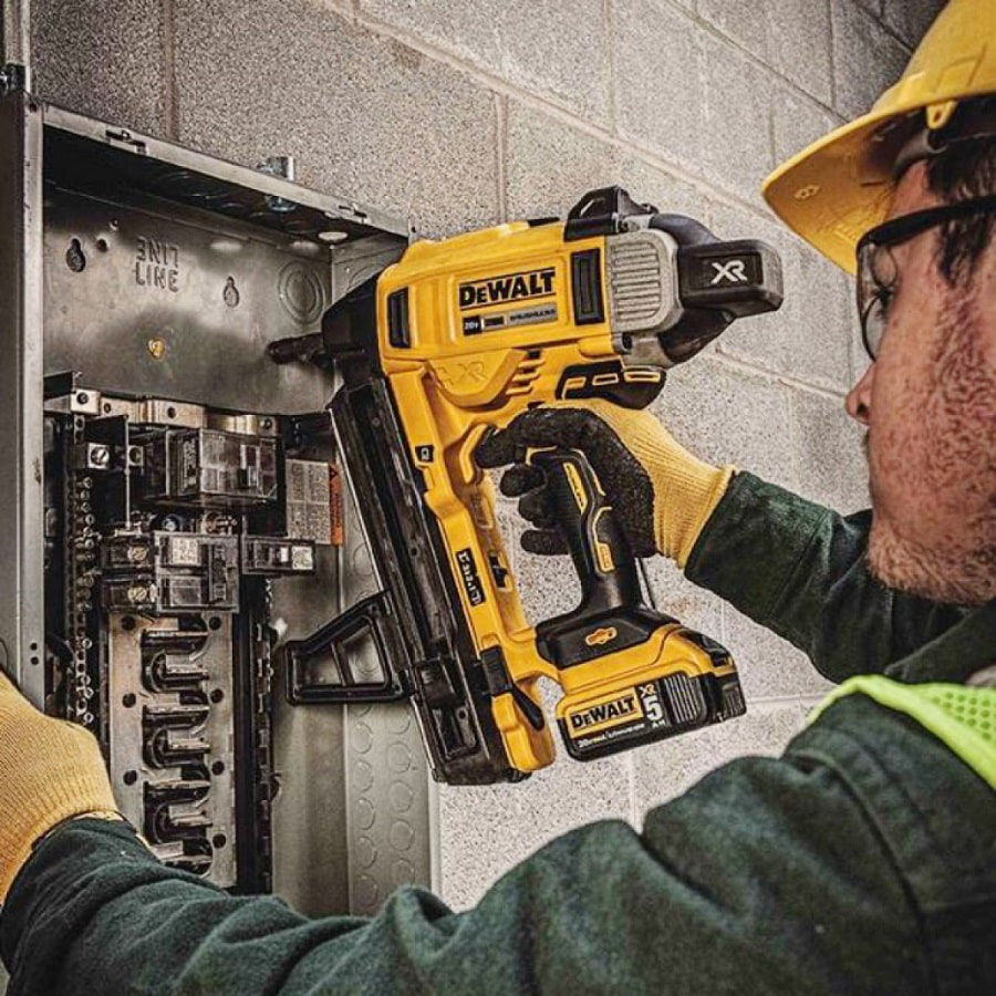 Pistol de batut cuie otel/beton DCN890N-XJ