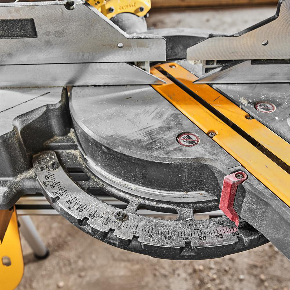 АККУМУЛЯТОРНАЯ ТОРЦОВОЧНАЯ ПИЛА DEWALT DCS781N-XJ