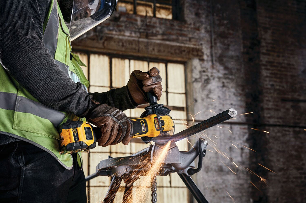 Polizor unghiular cu acumulator DeWALT DCG409VSN