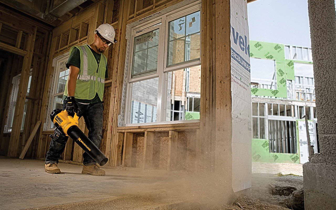 Suflanta de aer cu acum.DeWALT  DCM562PB