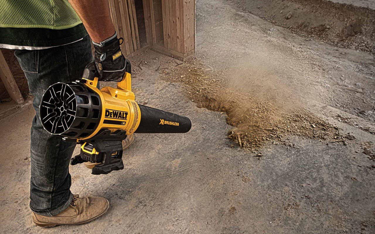 Suflanta de aer cu acum.DeWALT  DCM562PB