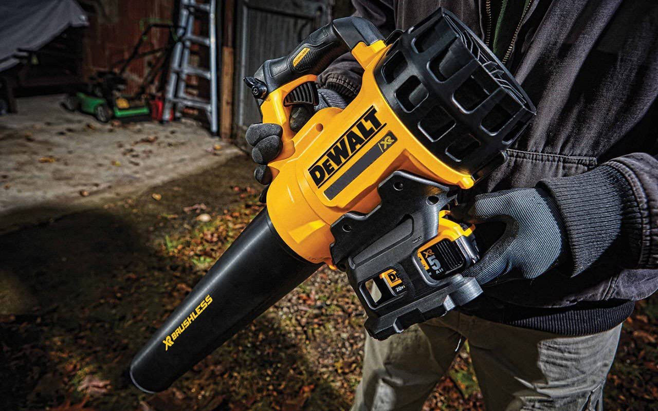 Suflanta de aer cu acum.DeWALT  DCM562PB