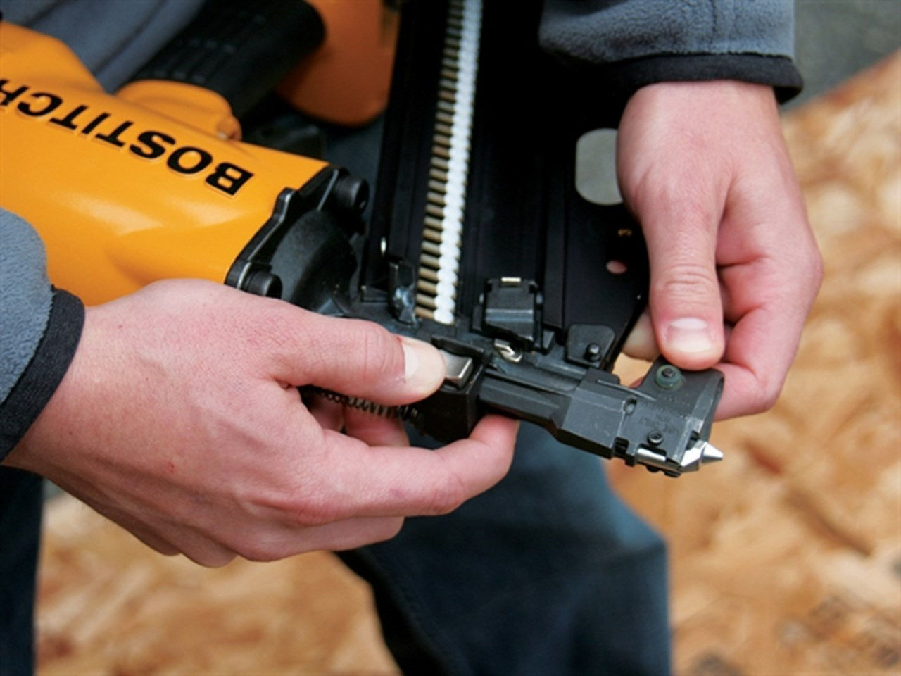 Pistol de batut cuie F21PL-E