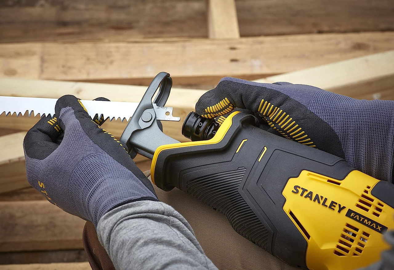 Ferestrau sabie cu acumulator Stanley Fatmax SFMCS300B-XJ