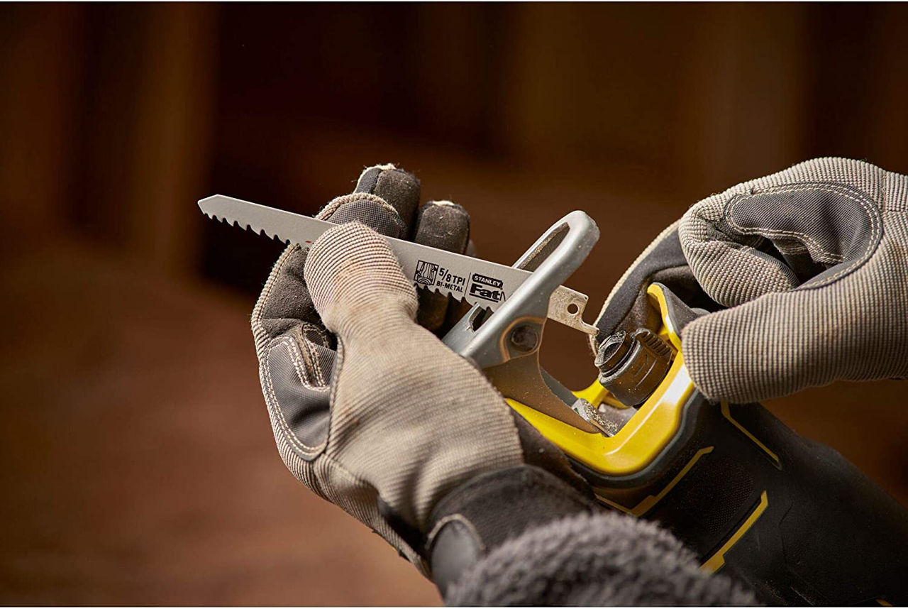 Ferăstrău sabre cu acumulator fără perii Stanley Fatmax SFMCS310B-XJ