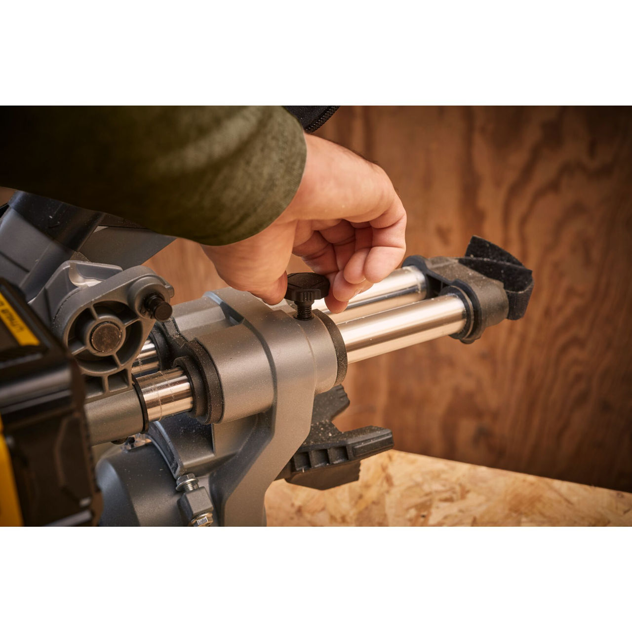Пила торцовочная Stanley FATMAX SFMCS701M1
