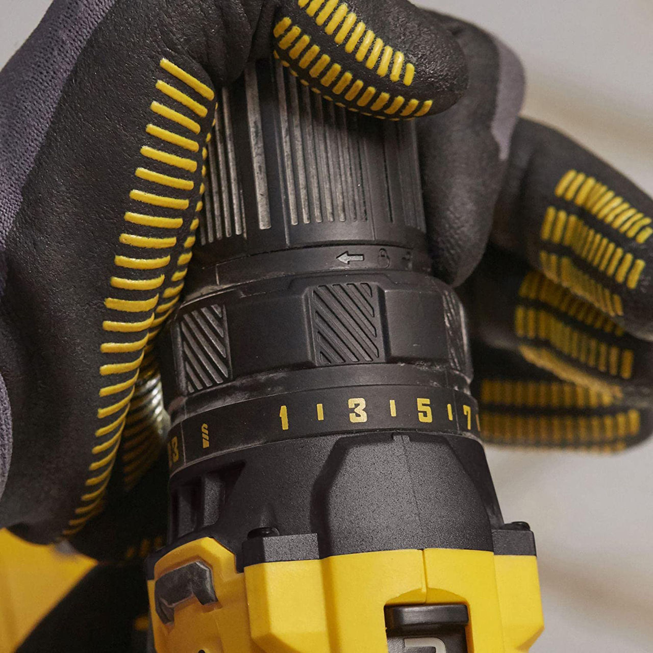 Masina de gaurit si insurubat cu acum. Stanley FATMAX SFMCD700C2K-QW