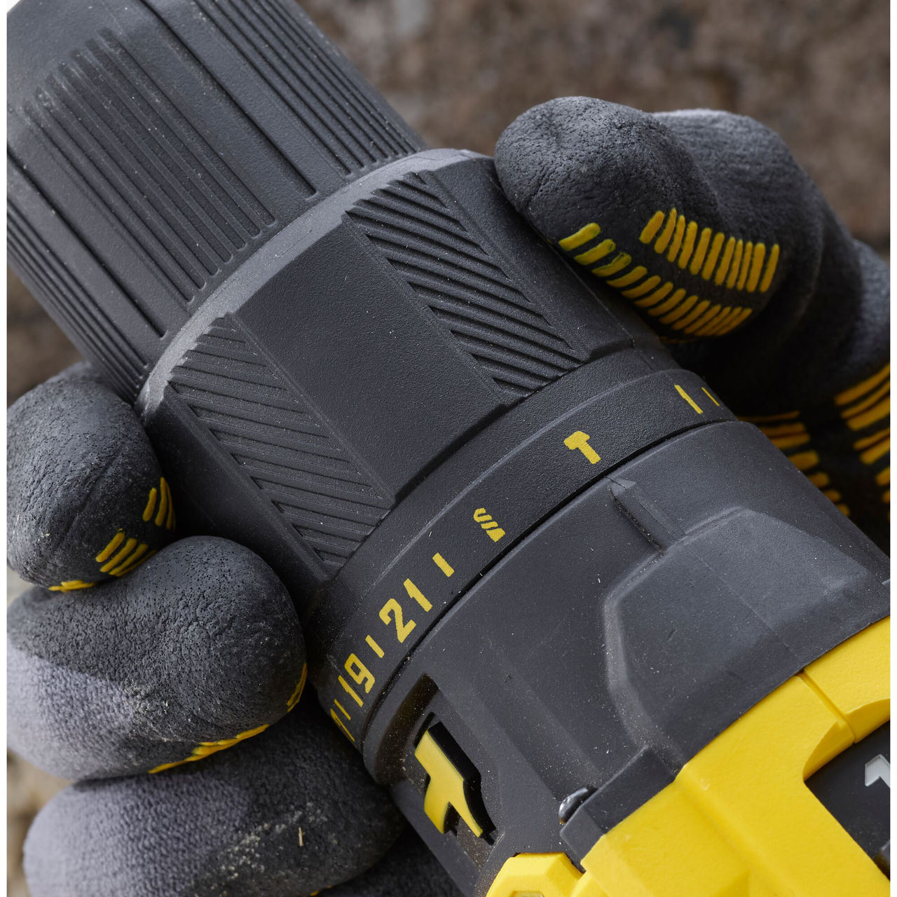 Masina de gaurit si insurubat cu percutie cu acum.Stanley FATMAX SFMCD711C2K-QW