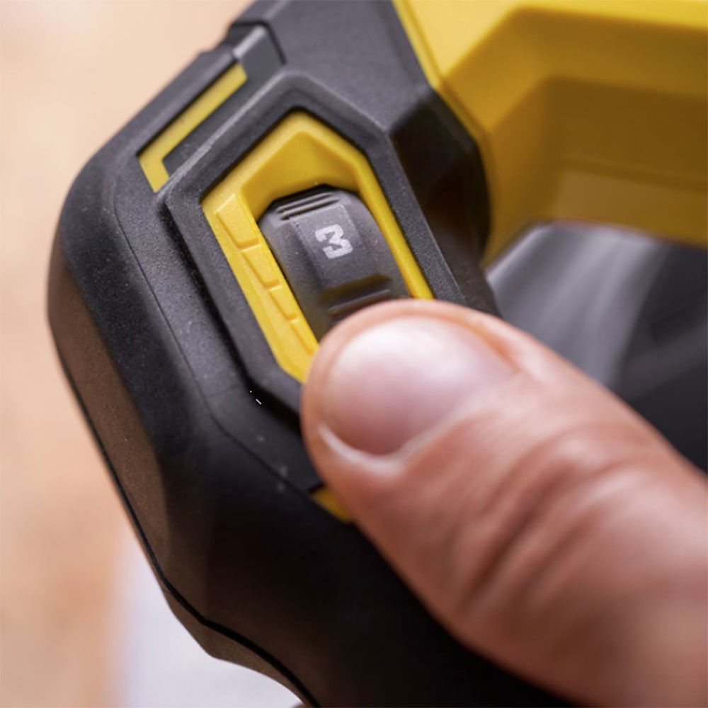 MAȘINA DE POLISHAT ACUMULATOR STANLEY FATMAX SFMCE100B-XJ
